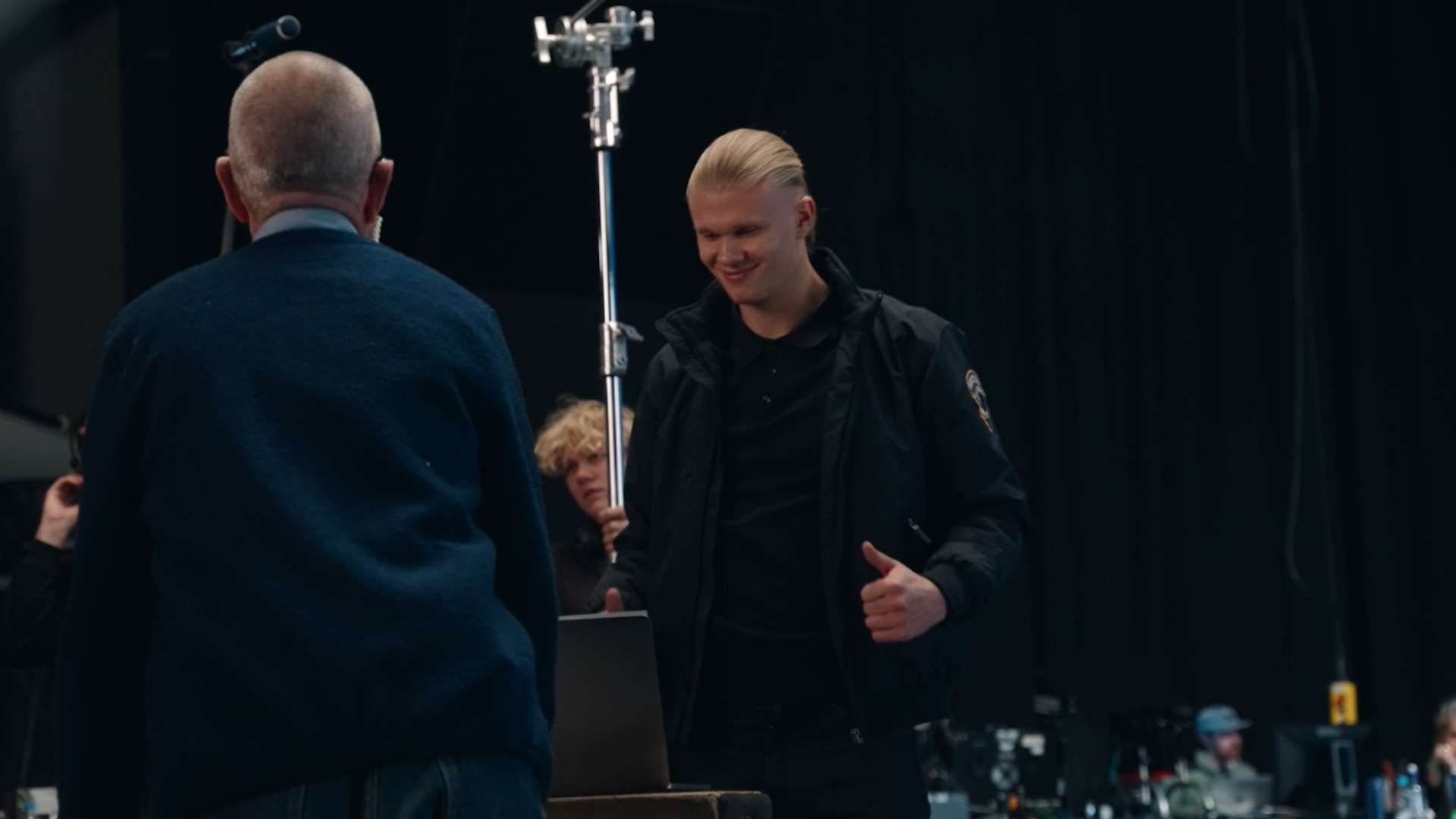 攻如潮水般 攻如潮水般